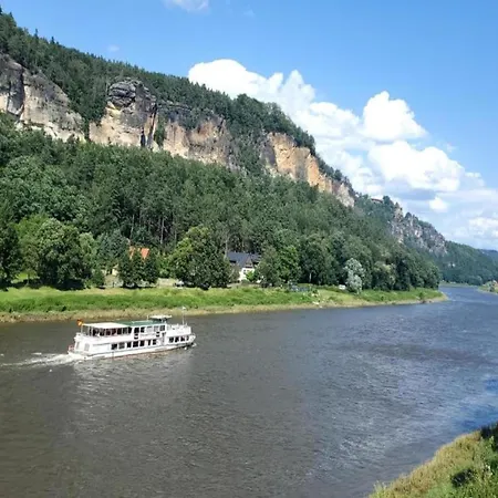 Mit Ruhigem Aufenthalt In Dresden, Cleaning Included Апартаменты *